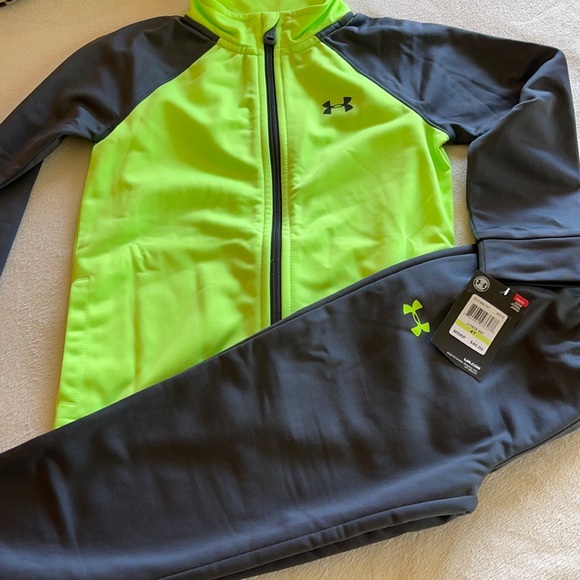 Under Armour Other - Under Armour 4T Set